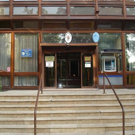 Eszterhazy Karoly Egyetem Hotel Егер Екстериор снимка
