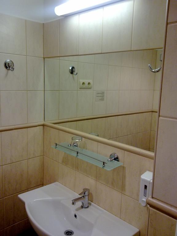 Eszterhazy Karoly Egyetem Hotel Егер Стая снимка