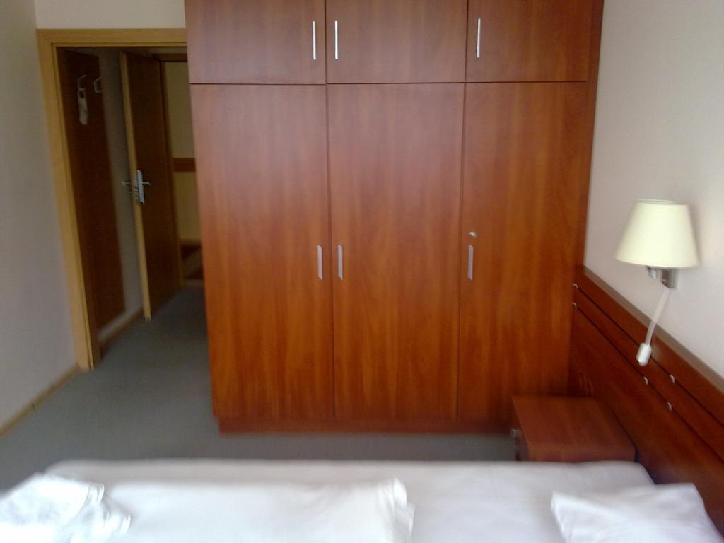 Eszterhazy Karoly Egyetem Hotel Егер Стая снимка