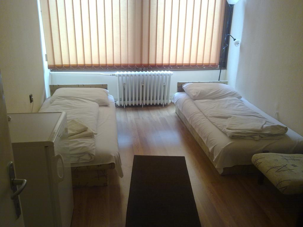 Eszterhazy Karoly Egyetem Hotel Егер Екстериор снимка