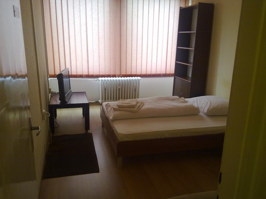 Eszterhazy Karoly Egyetem Hotel Егер Екстериор снимка