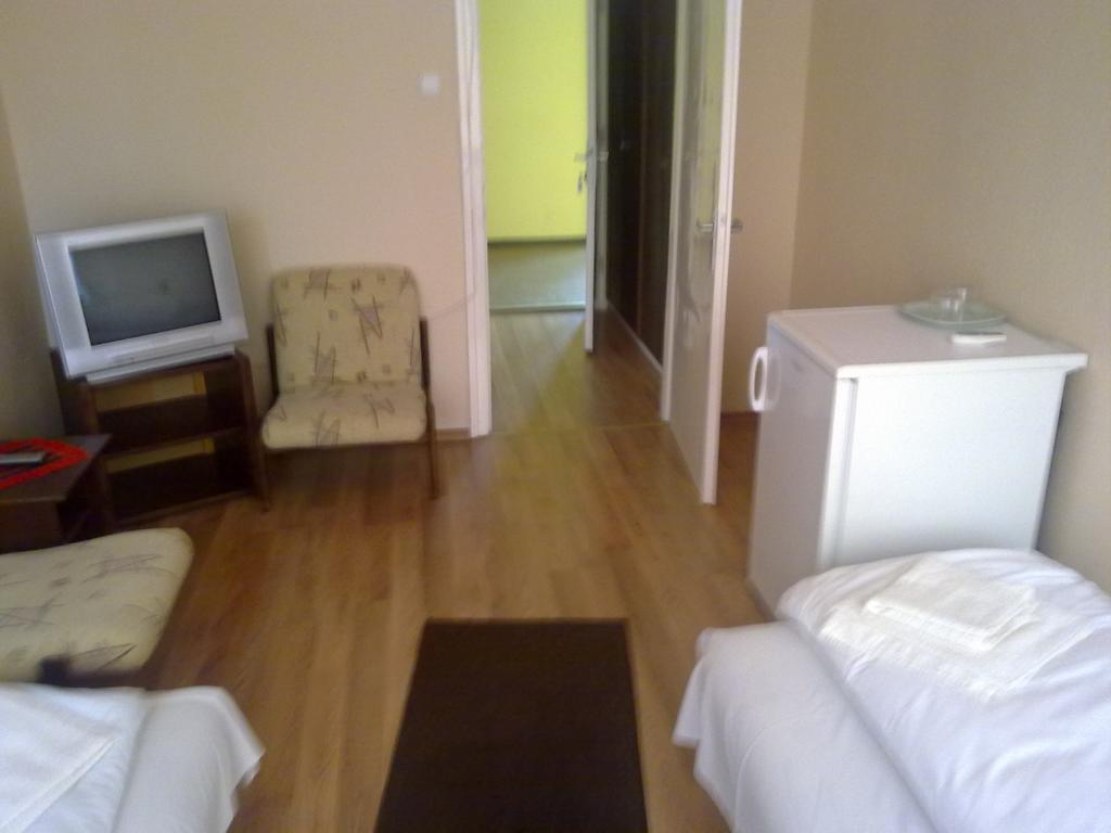 Eszterhazy Karoly Egyetem Hotel Егер Екстериор снимка