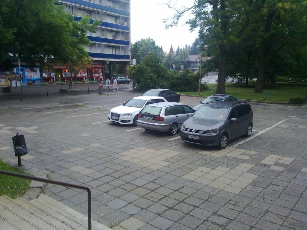 Eszterhazy Karoly Egyetem Hotel Егер Екстериор снимка