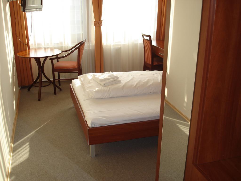 Eszterhazy Karoly Egyetem Hotel Егер Екстериор снимка