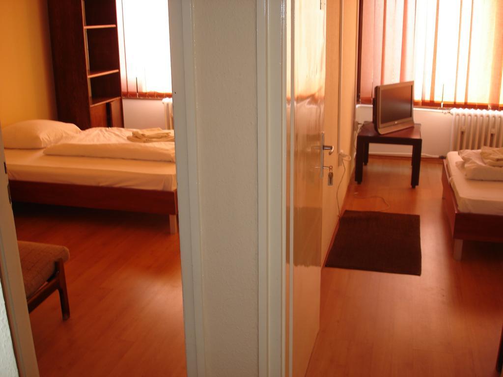 Eszterhazy Karoly Egyetem Hotel Егер Екстериор снимка