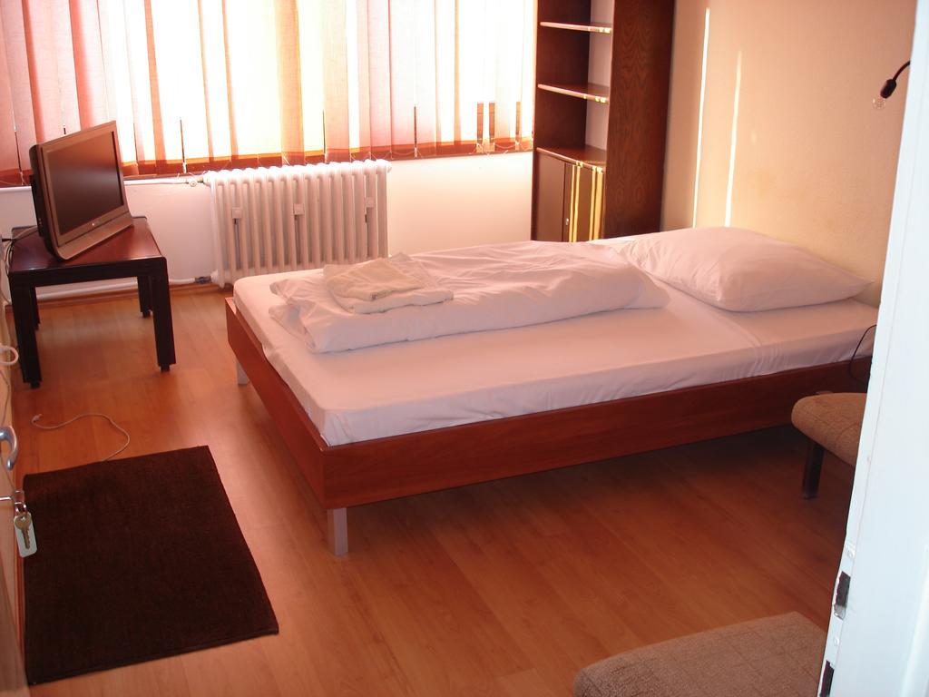 Eszterhazy Karoly Egyetem Hotel Егер Стая снимка